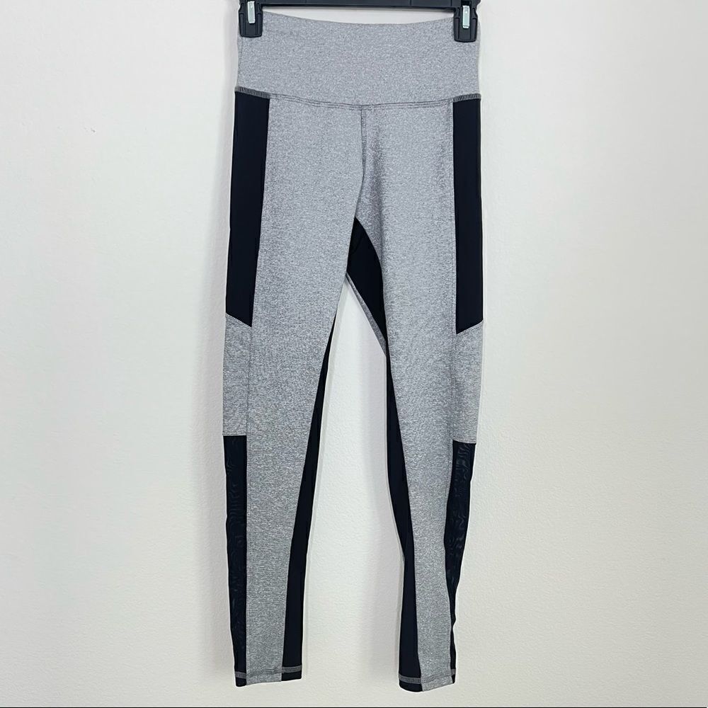 Strut This! Gray and Black Mesh Panel Workout Athletic Leggings Size Medium